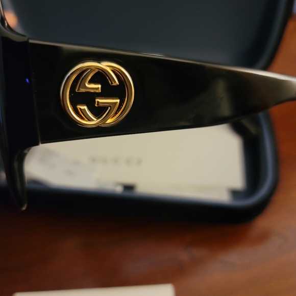 Gucci Shades - Picture 4 of 6